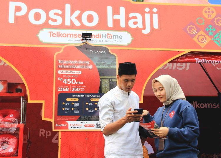 Posko Haji dan layanan Telkomsel untuk jemaah calon haji.(ist)