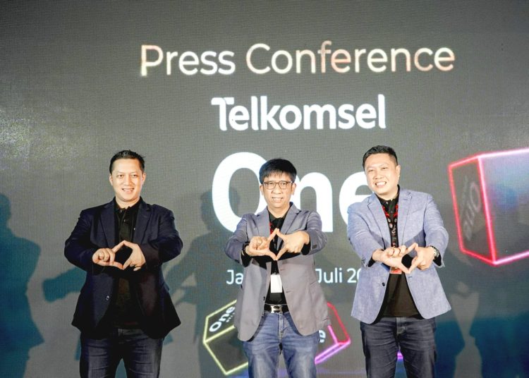 Direktur Utama Telkomsel, Hendri Mulya Syam (tengah).(ist)