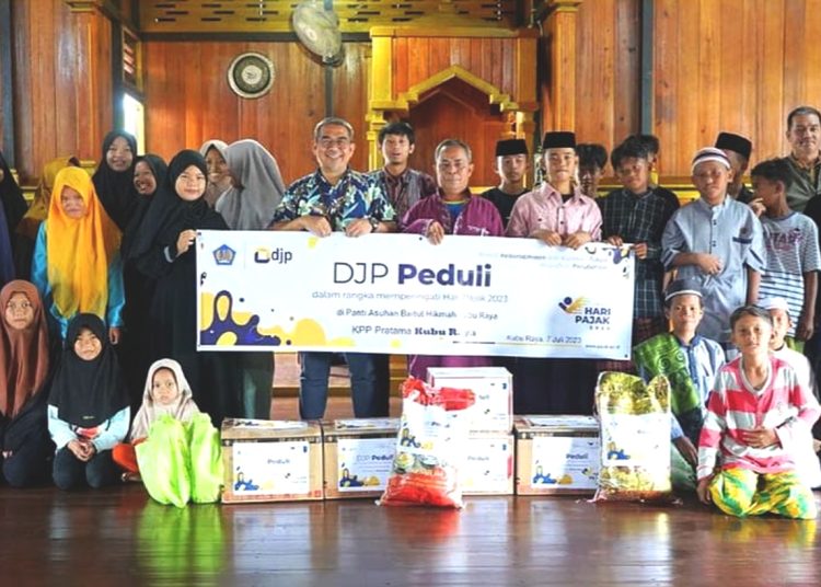 Aksi sosial Kanwil DJP Kalimantan Barat dalam memperingati Hari Pajak 2023.(ist)