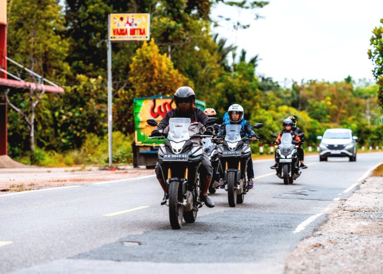 Honda Jelajah With CB150X Astra Motor Kalbar dan komunitas menikmati perjalanan Pontianak-Ketapang.(ist)