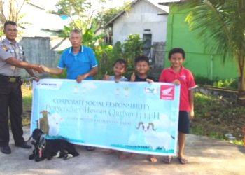 Astra Motor Kalbar Serahkan Hewan Kurban