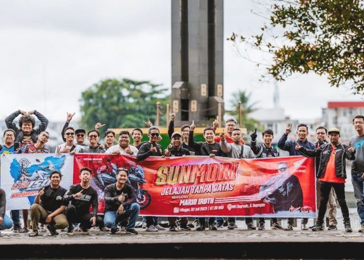 Komunitas motor Honda berfoto bersama dalam kegiatan sunmori bersama Mario Iroth.(ist)