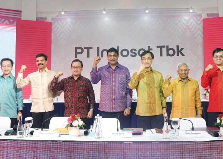 President Director and CEO Indosat Ooredoo Hutchison, Vikram Sinha (ke empat kiri).(ist)