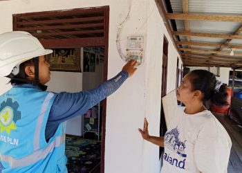 Warga Kubu Raya Nikmati Listrik PLN Hingga 24 Jam