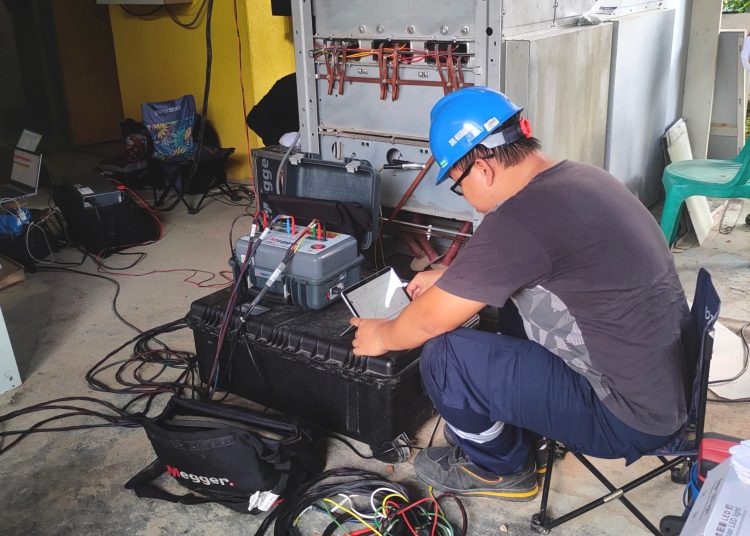Pemeliharaan rutin PLN UP2D Kalimantan Barat untuk meningkatkan kenandalan sistem jaringan.(ist)