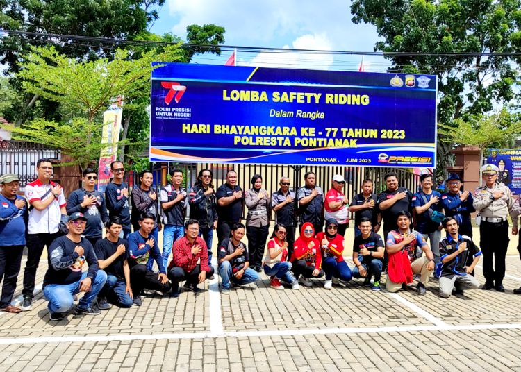 Foto bersama komunitas sepeda motor di Kalbar dalam Kompetisi Safety Riding Polresta bersama Astra Motor Kalbar.(ist)