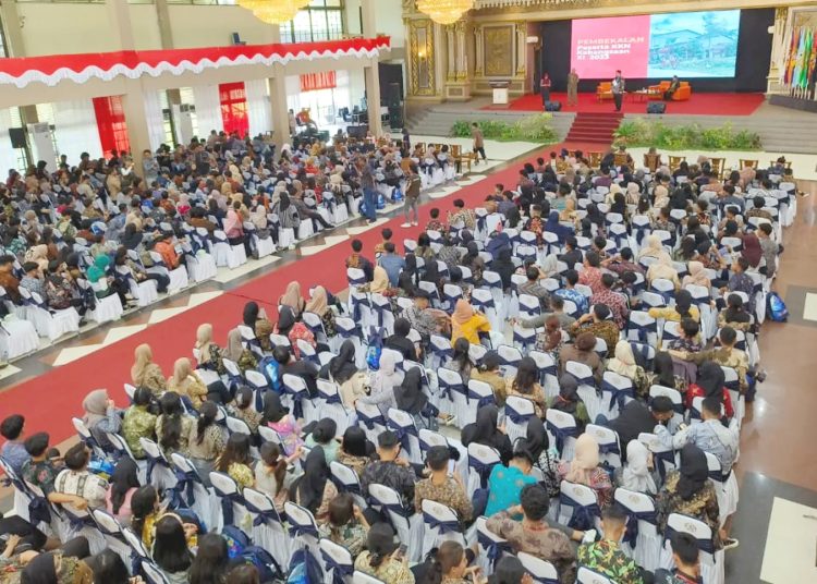 Kepala Desa Sendoyan, Juliansyah menjadi narasumber utama pembekalan Kerja Kuliah Nyata (KKN) Kebanbgsaan  XI di Univeristas Tanjungpura Pontianak, Kalimantan Barat, Jumat.(ist)