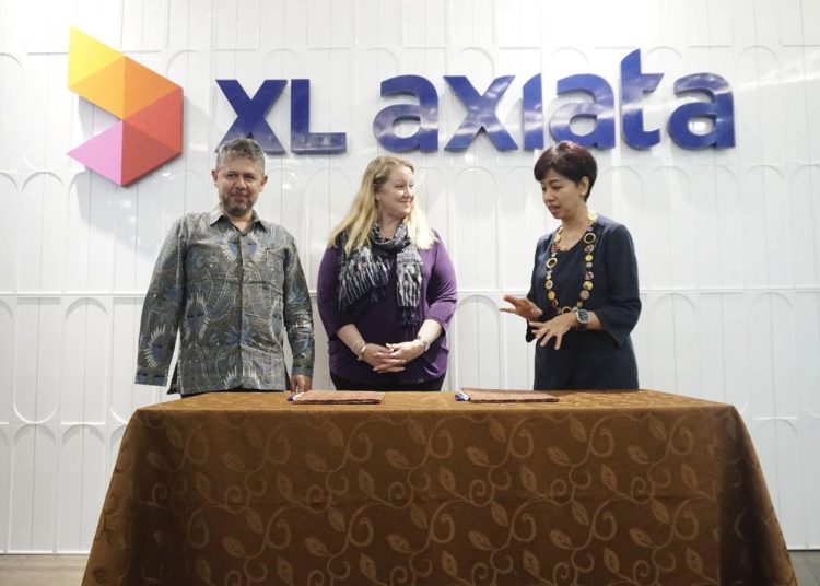 President Director PT Nokia Solutions & Network Indonesia, Ozgur Erzincan, Nokia Chief People Officer, Amy Hanlon Rodemich, Director & Chief Digital Transformation & Enterprise Business Officer XL Axiata, Yessie D. Yosetya.(ist)