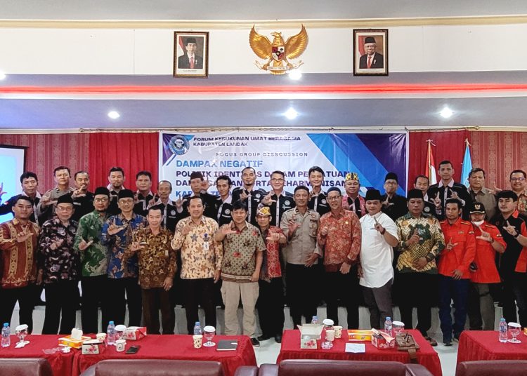 Foto bersama peserta FGD yang digelar FKUB Kabupaten Landak, Kalimantan Barat di Landak, Rabu.(ist)