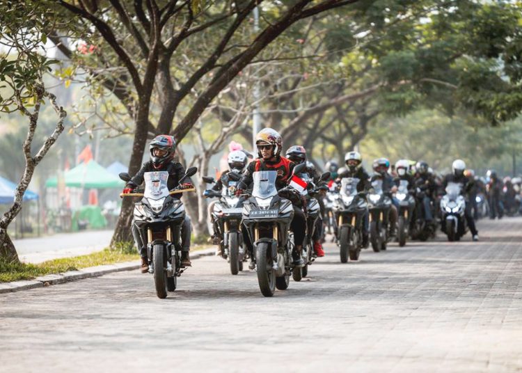 Konvoi Astra Motor Kalbar bersama Paguyuban Honda West Borneo ke perbatasan Entikong.(ist)