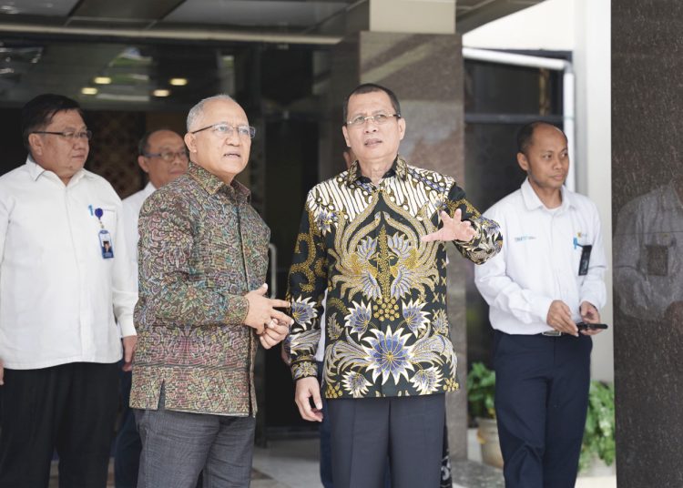 General Manager PLN UID Kalbar, Wahyu Jatmiko dan, Rektor Untan, Prof. Garuda Wiko siap berkolaborasi.(ist)