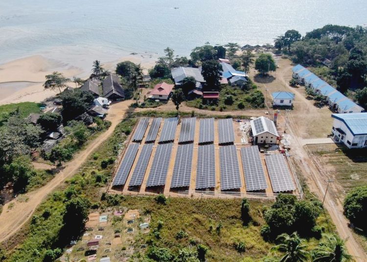 Pengoperasian PLTS Temajuk di Kabupaten Sambas, Kalimantan Barat.(ist)