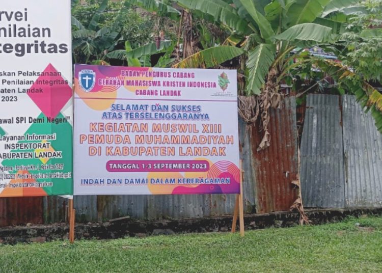 Spanduk dari Ormas Kristiani di Kabupaten Landak, Kalbar mendukung pelaksanaan Muswil XIII Pemuda Muhammadiyah pada 1 - 3 September 2023.(ist)
