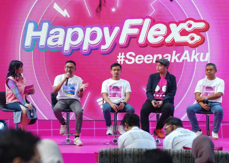 SVP Head of CVM Tri Reno Rizki Yudha, SVP Head of Marketing Tri  Saurabh Prakash Khare, Director & Chief Commercial Officer IOH Ritesh Kumar Singh, SVP Head of Customer Experience Tri Julandi George Fransiskus dan SVP Head of Digitalization IOH Sudheer Chawla saat launching HappyFlex di Jakarta, Rabu.(ist)