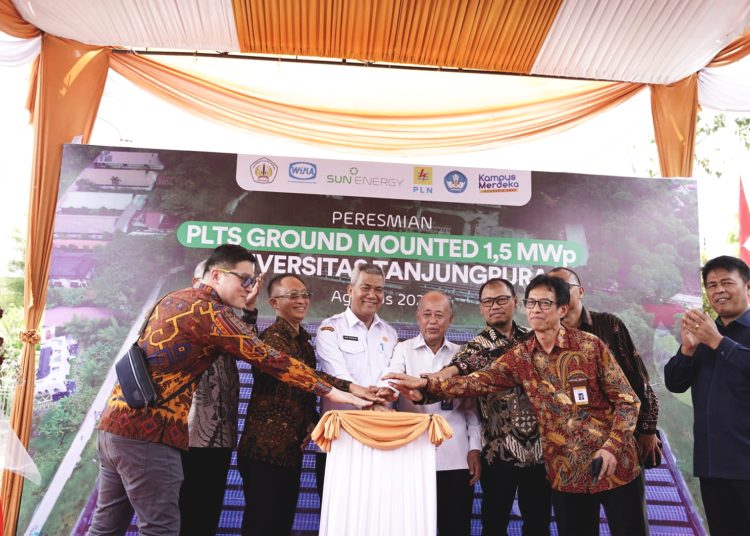 Peresmian PLTS terbesar di Indonesia yang dibangun di lingkungan kampus Untan Pontianak, Rabu.(ist)