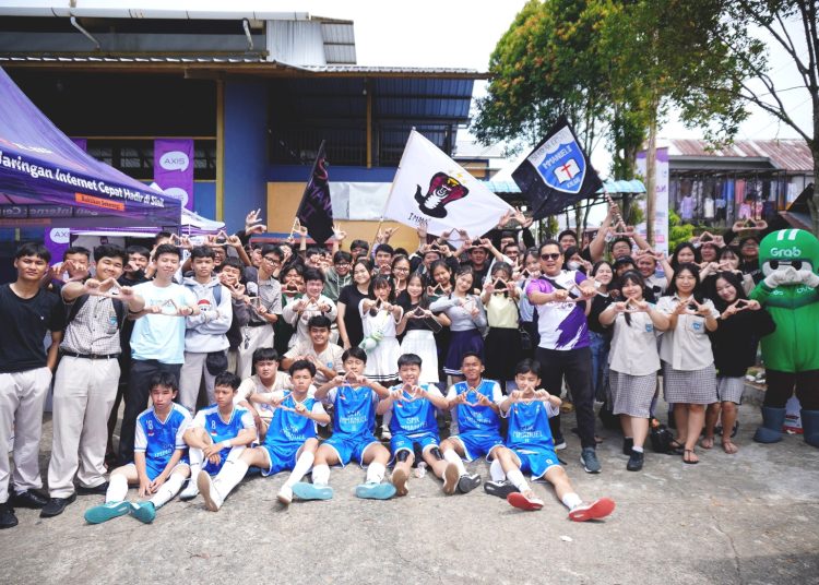 Pewakilan XL Axiata foto bersama para peserta futsal AXIS Nation Cup 2023.(ist)