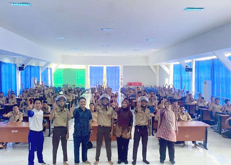 Edukasi safety riding Astra Motor Kalimantan Barat bersama SMK SMTI di Pontianak, Kalbar.(ist)