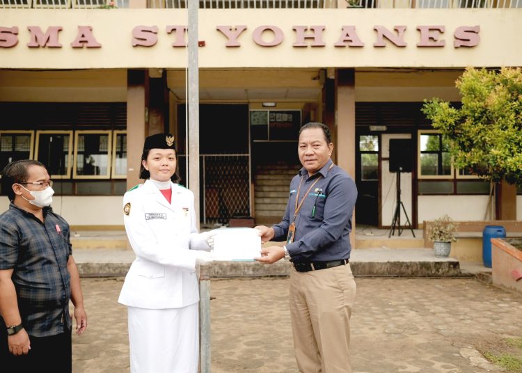PLN memberikan apresiasi berupa beasiswa pendidikan kepada siswa Paskibraka Tingkat Pusat tahun 2023 yang berasal dari Kalimantan Barat. (ist)
