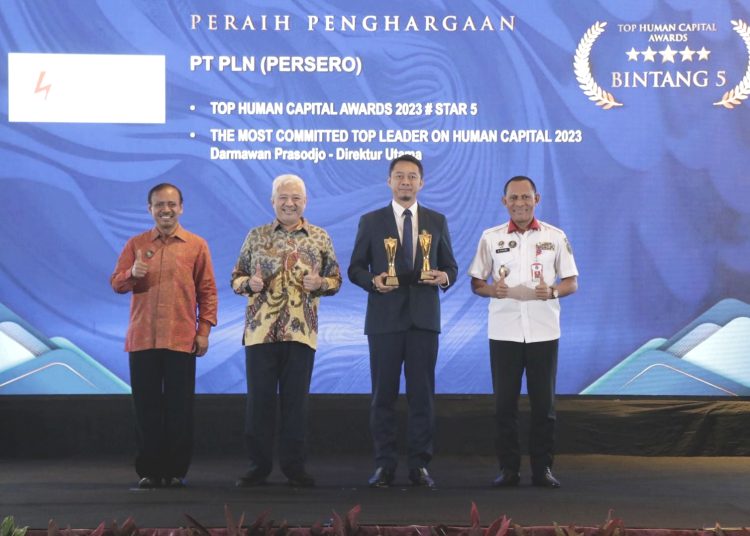 PLN meraih penghargaan Top Human Capital Awards 2023 yang digelar Majalah Top Business.(ist)