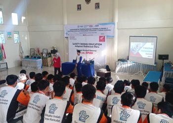 Edukasi Safety Riding Bersama SMPN 2 Pontianak