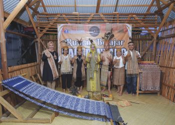 BI Apresiasi Galeri Rumah Belajar Kain Pantang Sintang