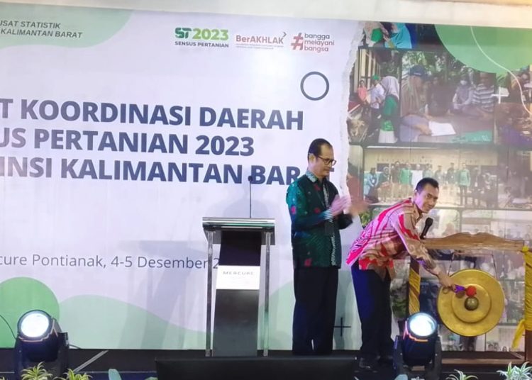 Kepala BPS Provinsi Kalimantan Barat, Muh Saichudin, S.Si,M.Si membuka Rapat Koordinasi Daerah Sensus Pertanian 2023 di Pontianak, Senin 4 Desember 2023.(matra)
