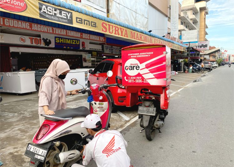 Pelayanan Honda Care mengatasi masalah kendaraan bermotor di mana saja.(ist)