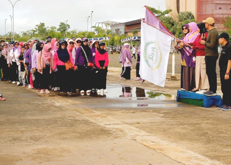 Jalan sehat menuju kesehatan keluarga yang digelar PD Salimah Kubu Raya bersama POMG SDIT Al Karima dan SMP Quran Al Karima, Minggu.(ist)