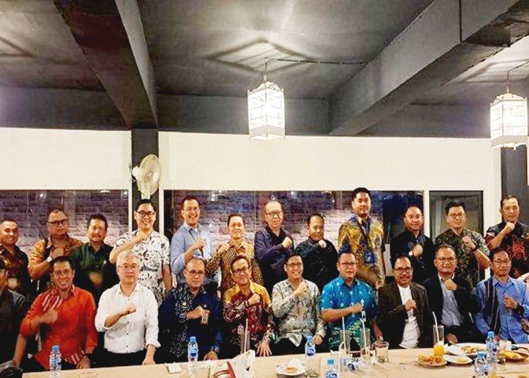 Pertemuan silaturahmi Ngopi Sore OJK bersama industri jasa keuangan dan stakeholder di Pontianak, Kamis.