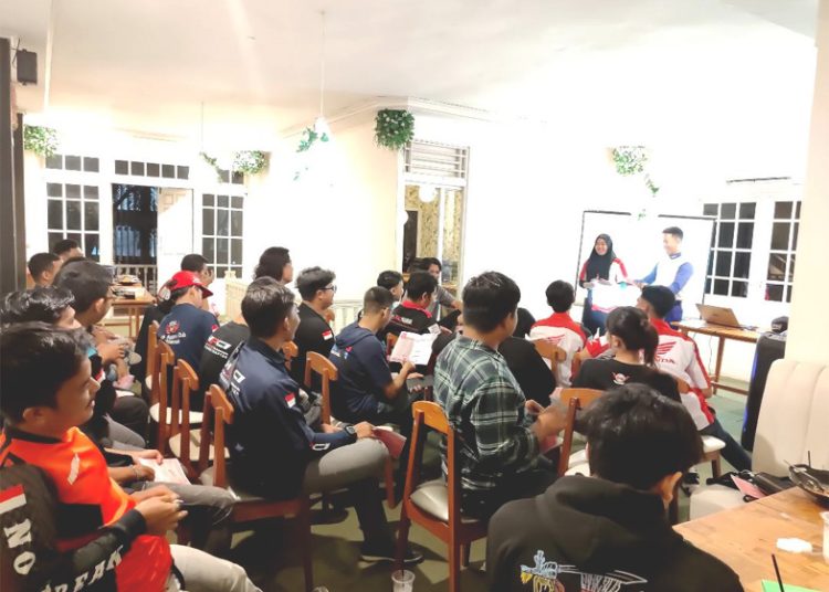 Edukasi safety riding Astra Motor Kalimantan Barat bersama perwakilan berbagai klub Paguyuban Honda West Borneo Community (HWBC) (ist)