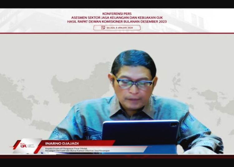 Kepala Eksekutif Pengawas Pasar Modal, Keuangan Derivatif dan Bursa Karbon OJK, Inarno Djajadi dalam konferensi pers virtual, Selasa.(youtube ojk)