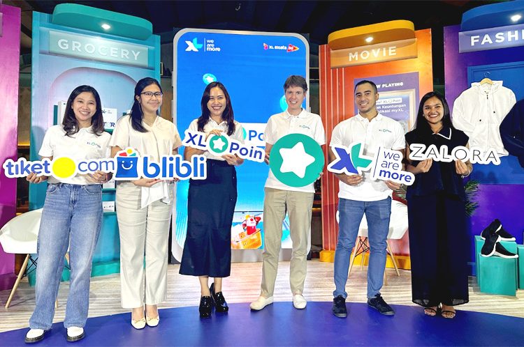 Head Consumer Proposition XL Axiata, Sri Sofyana Sugiarmadji, VP Partnership Blibli, Florence Ariani, Group Head Mass Segment XL Axiata, Lyra Filiola, Direktur & Chief  Commercial Officer - Commerce XL Axiata, David Arcelus Oses, Group Head Corporate Communication XL Axiata, Reza Mirza, dan Partnership Manager Zalora, Claudia Rosalia saat peluncuran program XL Poin di  Jakarta, Rabu.(ist)