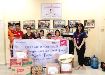 Astra Motor Kalbar Sambangi Rumah Pengharapan dan Panti Jompo Kasih Abadi