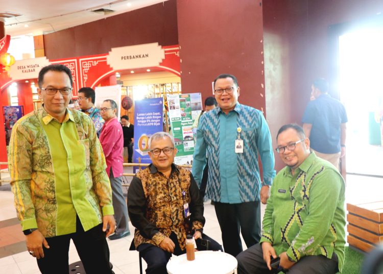 Kepala Perwakilan BPKP Provinsi Kalimantan Barat Rudy M. Harahap (ke dua kiri).(ist)