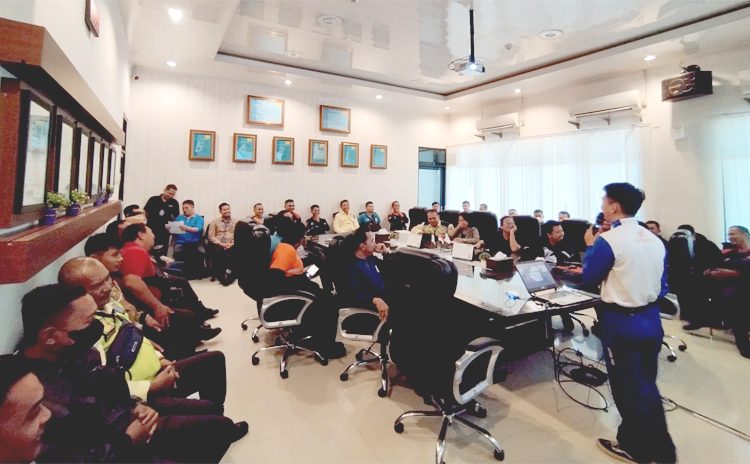 Edukasi keselamatan berkendara #Cari_aman Astra Motor Kalbar di PT Wilmar Cahaya Indonesia, Tbk, Pontianak.(ist)