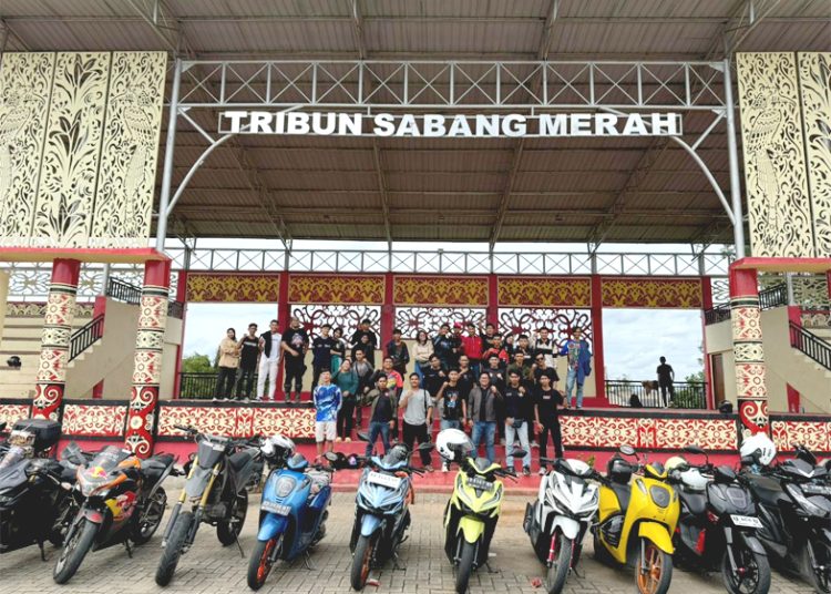 Kegiatan touring wisata dan silaturahmi biker paguyuban Honda West Borneo Community di destinasi wisata Pancur Aji, Sanggau, Kalbar.(ist)