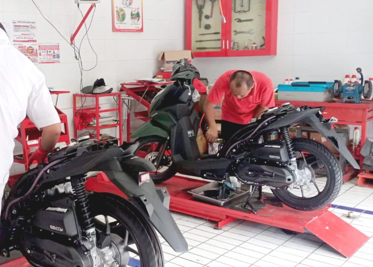 Astra Motor Kalbar memberikan pelatihan, sekaligus pembekalan kepada siswa dan tenaga pengajar dari SMK Binaan Honda, yang telah menerapkan kurikulum bersama dengan Honda. (ist)