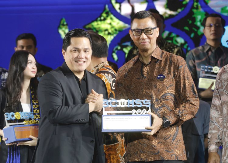 Direktur Utama PT PLN (Persero) Darmawan Prasodjo dan Menteri BUMN Erick Thohir.(ist)