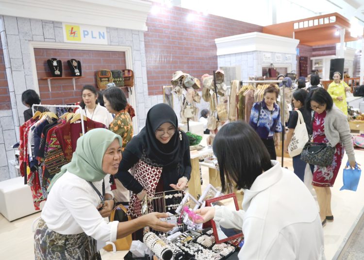 Gelaran Internasional Handicraft Trade Fair (INACRAFT) 2024, produk kerajinan khas daerah dari 51 perwakilan Usaha Mikro Kecil (UMK) Binaan PLN dibanjiri peminat.(ist)
