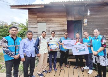 PLN Nyalakan Listrik Rumah Warga Kurang Mampu di Jantung Borneo