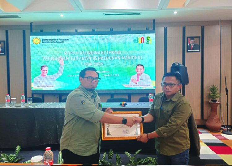 Penghargaan kepada UPT PSBP Disbunnak Kalbar.(ist)