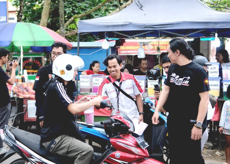 Club-club sepeda motor Honda yang tergabung dalam Paguyuban Honda West Borneo Community berbagi kebaikan di Pontianak. (ist)