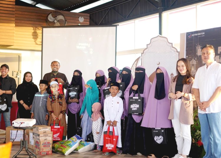 Astra Motor Kalimantan Barat berbagi bersama Panti Asuhan An Nahl Pontianak. (ist)