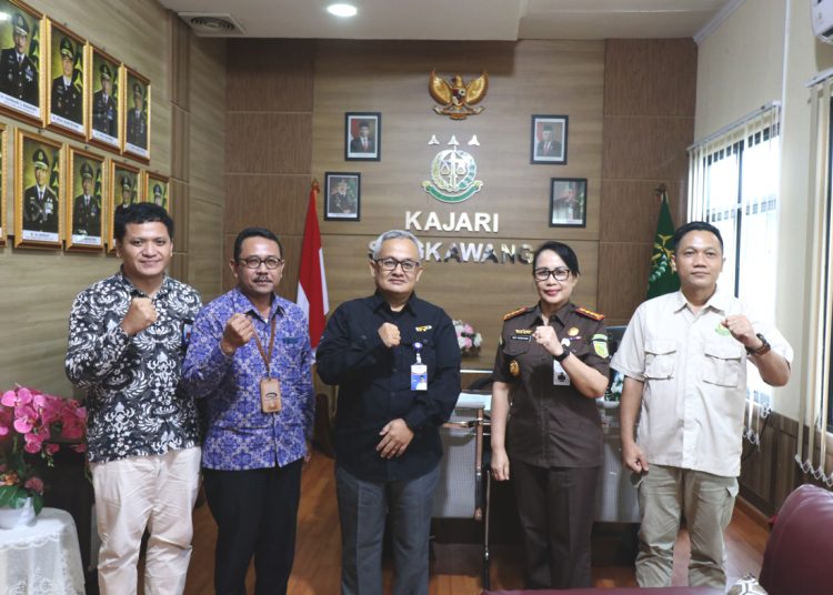 Kepala Perwakilan BPKP Provinsi Kalimantan Barat Rudy M. Harahap (ke tiga kiri) dan Kepala Kejari Singkawang Nur Handayani.(ist)