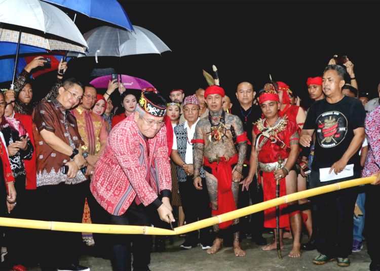 Pj. Gubernur Provinsi Kalbar Dr. H. Harisson membuka Pekan Gawai Dayak (PGD) Kalimantan Barat ke-38 Tahun 2024, Rabu.(ist)