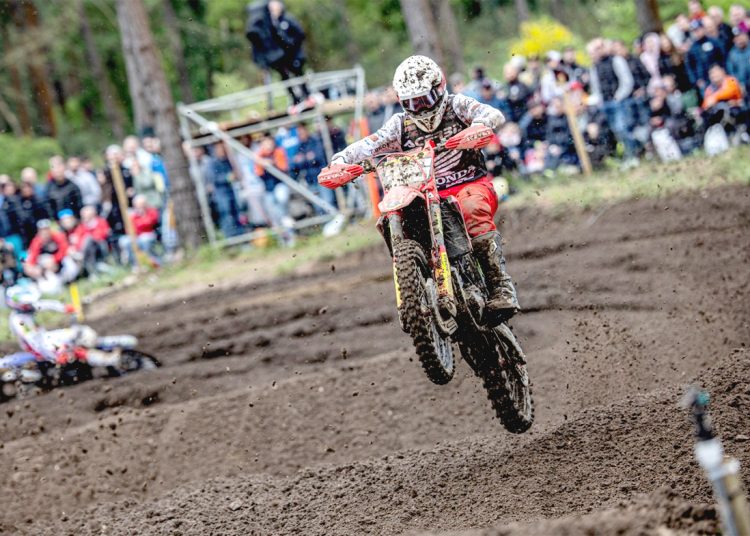 Crosser binaan AHM, Delvintor Alfarizi berlaga pada ajang MX2 World Championship di Saint Jean d'Angely, Prancis Minggu.(ist)