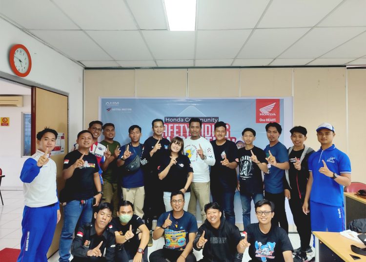 Perwakilan dari berbagai komunitas Honda mengikuti Regional Instruktur Safety Riding Community 2024. (ist)