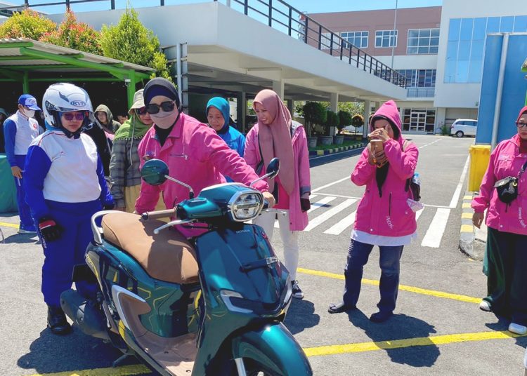 Pelatihan mengendarai sepeda motor yang aman dan  nyaman dari AHM.(ist)