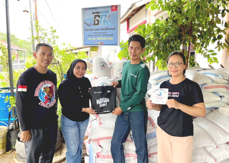 PIC CSR Astra Motor Kalbar, Eva Wahyuningsih berbagi di UMKM Binaan gawe Resik Pontianak.(ist)
