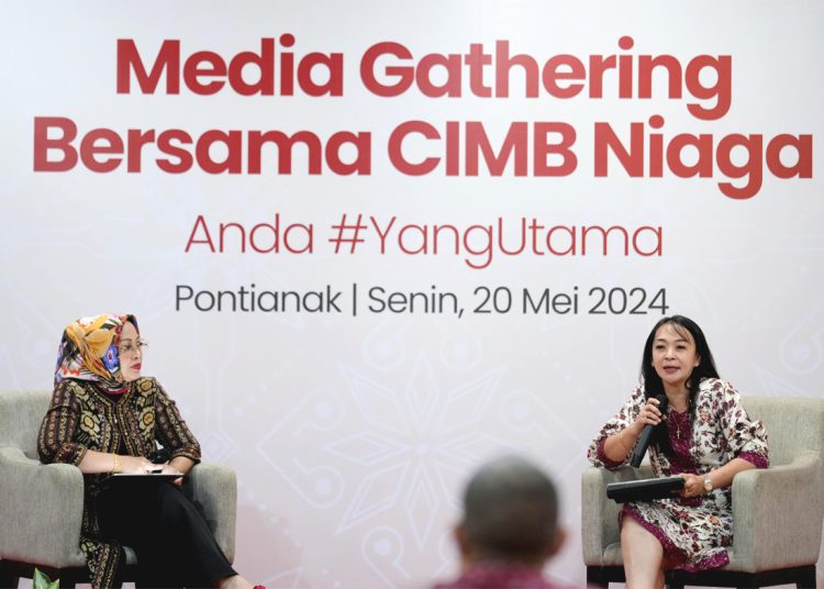 Head of Region Jakarta A dan Kalimantan CIMB Niaga Evita Barliana (kiri) dan Branch Area Head Kalimantan II CIMB Niaga Mariany (kanan) dalam kegiatan Media Gathering Bersama CIMB Niaga di Pontianak, Senin. (ist)